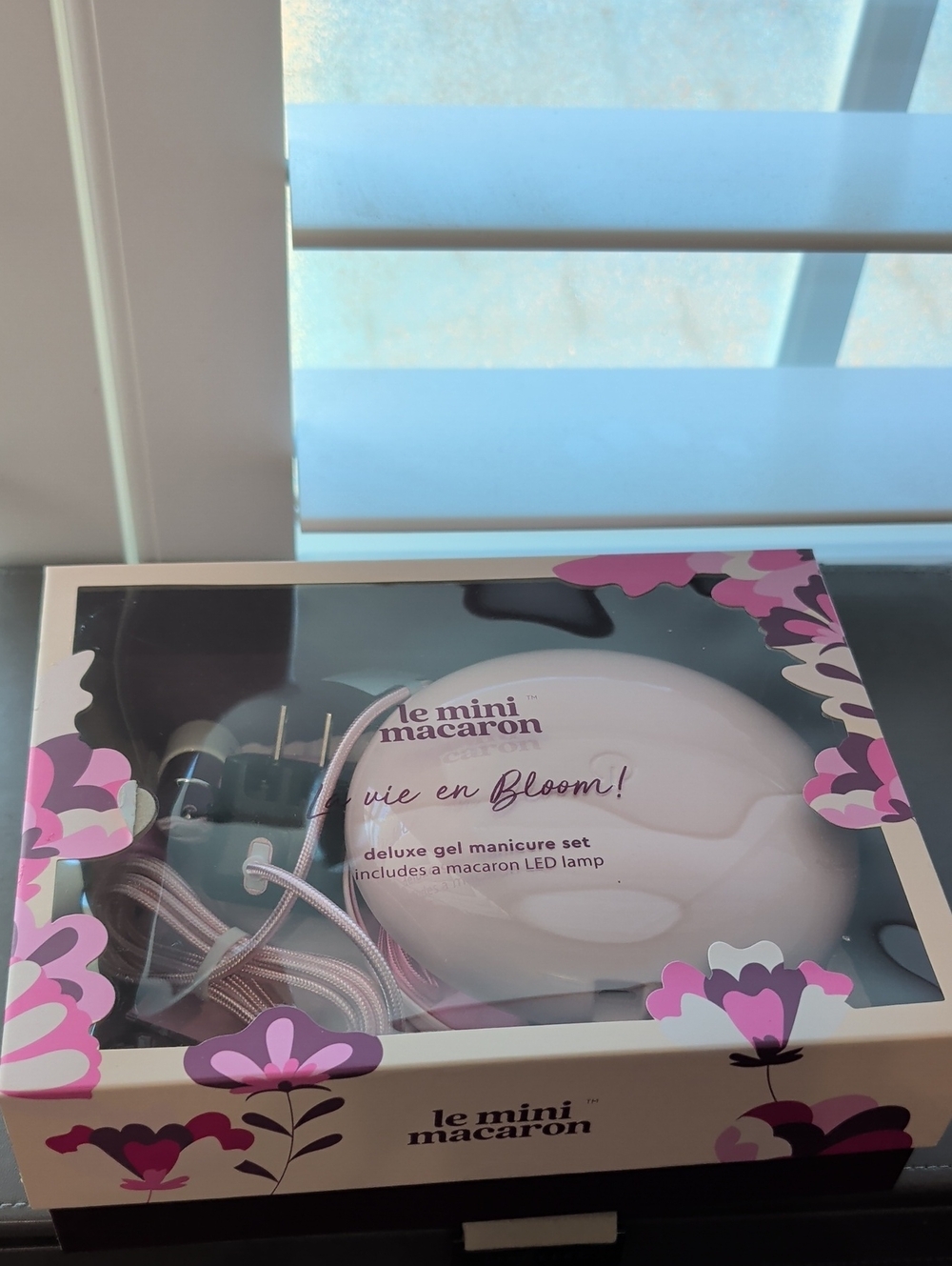 Le Mini Macaron Pink Deluxe Gel Manicure Kit - Picture 1 of 4